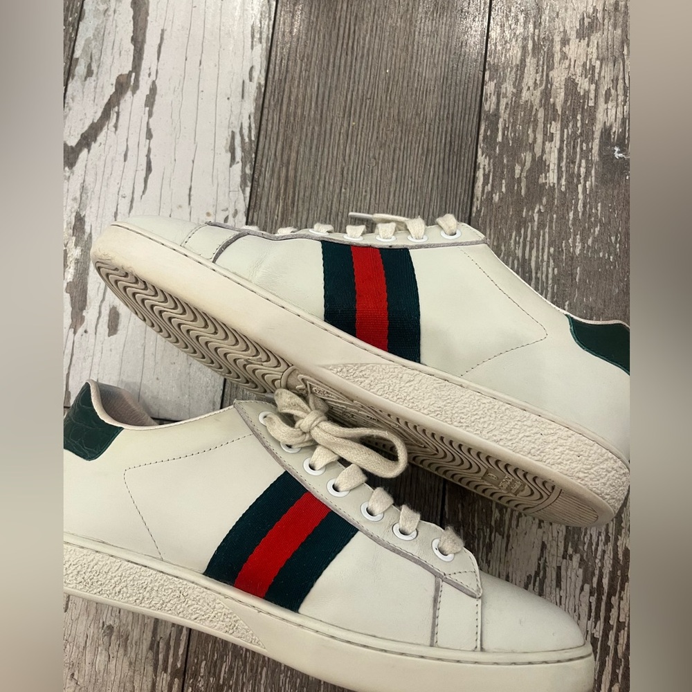 Gucci White Leather Sneakers with Green and Red Stripes - Picture 2 of 6